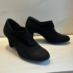 Aerosoles Heelrest Black Suede 3in Heel Comfy Soft Slip on Ankle Boot